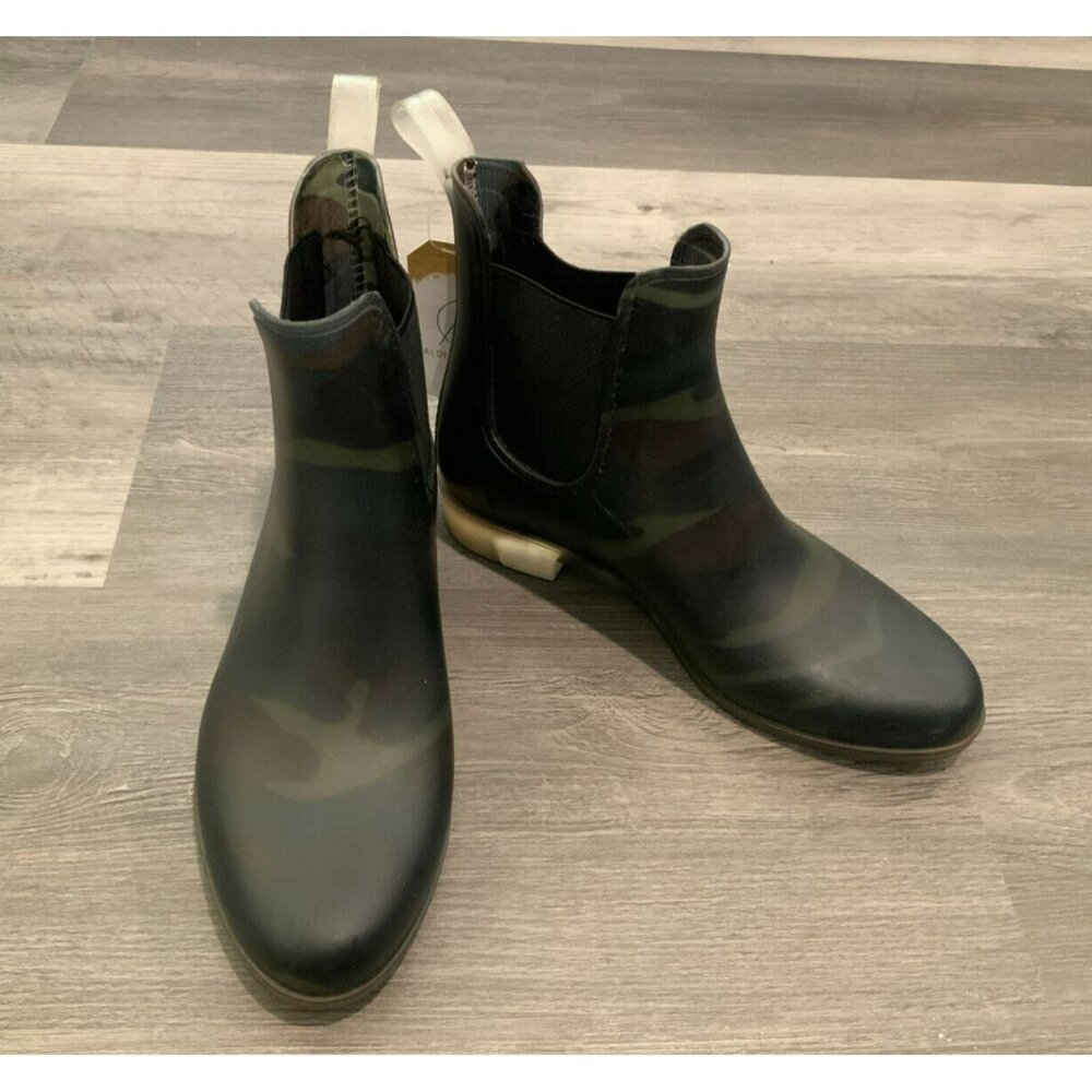 J. Crew Army Green Camouflage Chelsea Ankle Boots Booties, Size 7 (US)